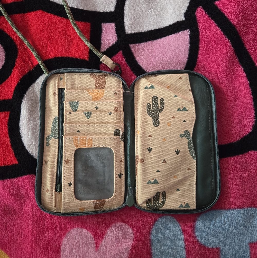 KAVU Go time Cross Body Bi-Fold Wallet Cactus Pattern - Picture 3 of 4